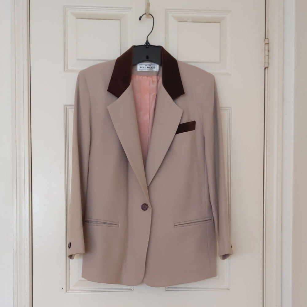 NWOT. Bumas Wool Blended Fully Lined Beige Blazer with Brown Accents.